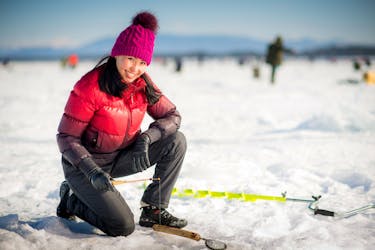 Esperienza di pesca sul ghiaccio in Lapponia